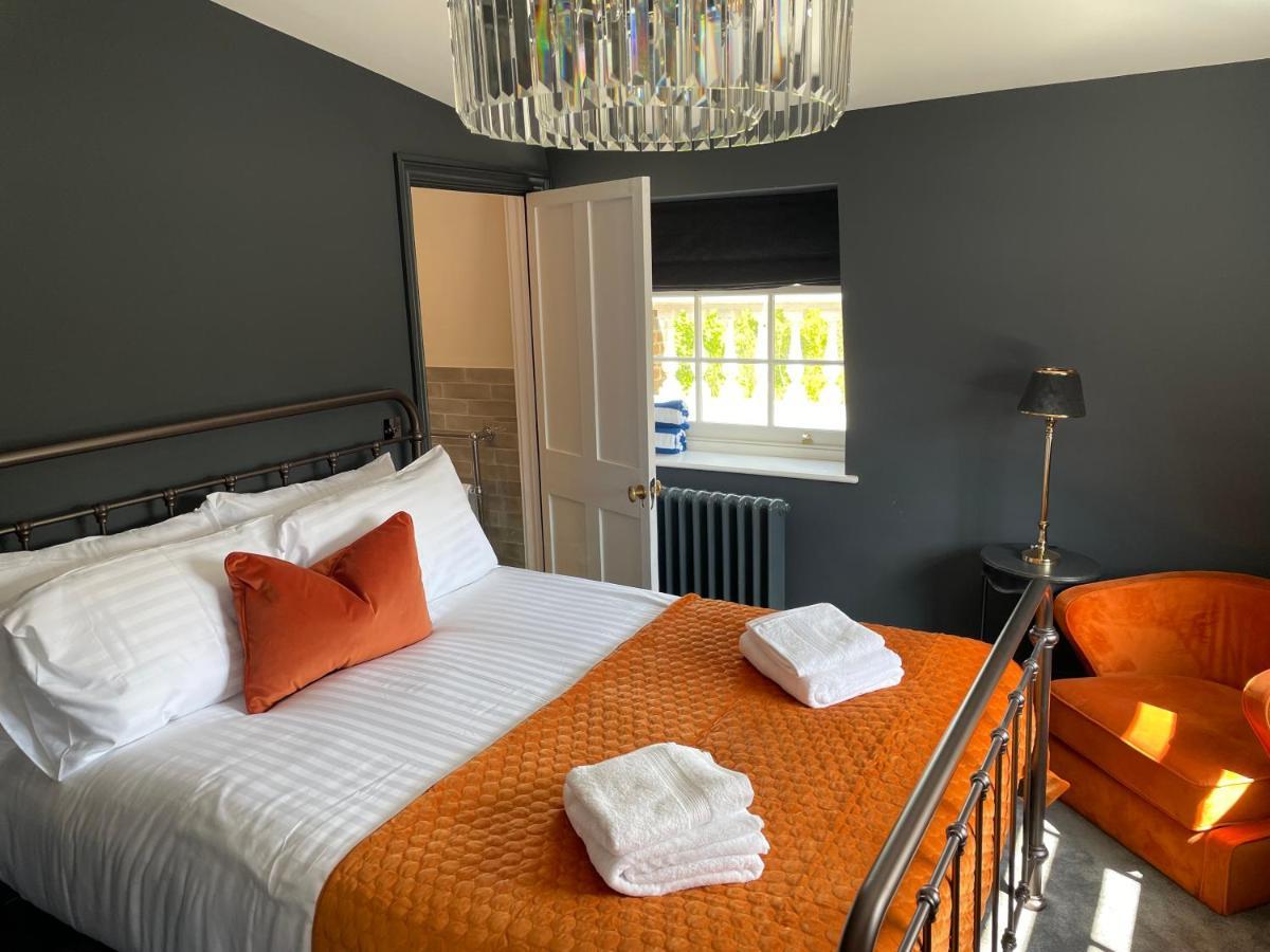 Eastwood Observatory: 12 Bedrooms, Swimming Pool And Tennis Court ヘイルシャム エクステリア 写真